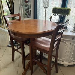 Pub Table 35” Diameter And 43” High With 2 Chairs In Good Condition 