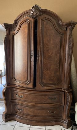 Traditional Rustic Solid Wood Armoire 
