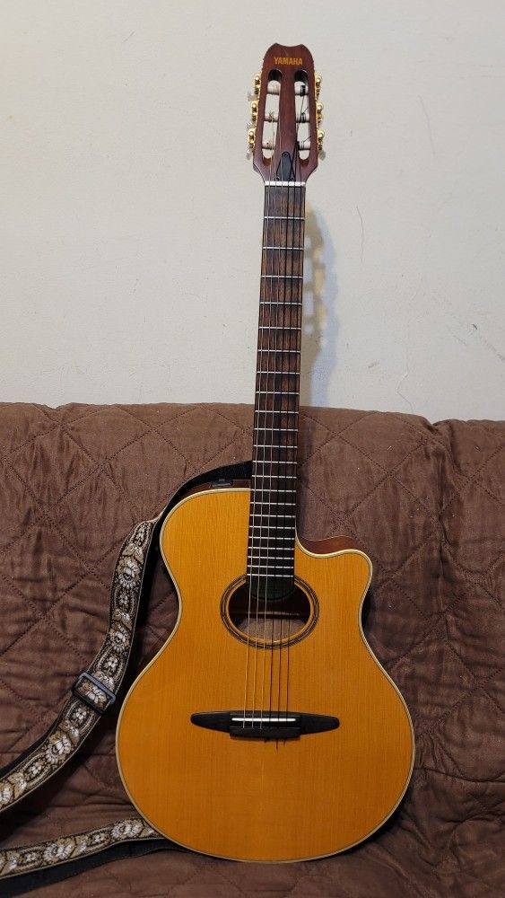 YAMAHA APX-5NA ACOUSTIC ELECTRIC CLASSICAL NYLON STRINGS GUITAR MADE IN TAIWAN DREINAUGH NAT COLOR. 