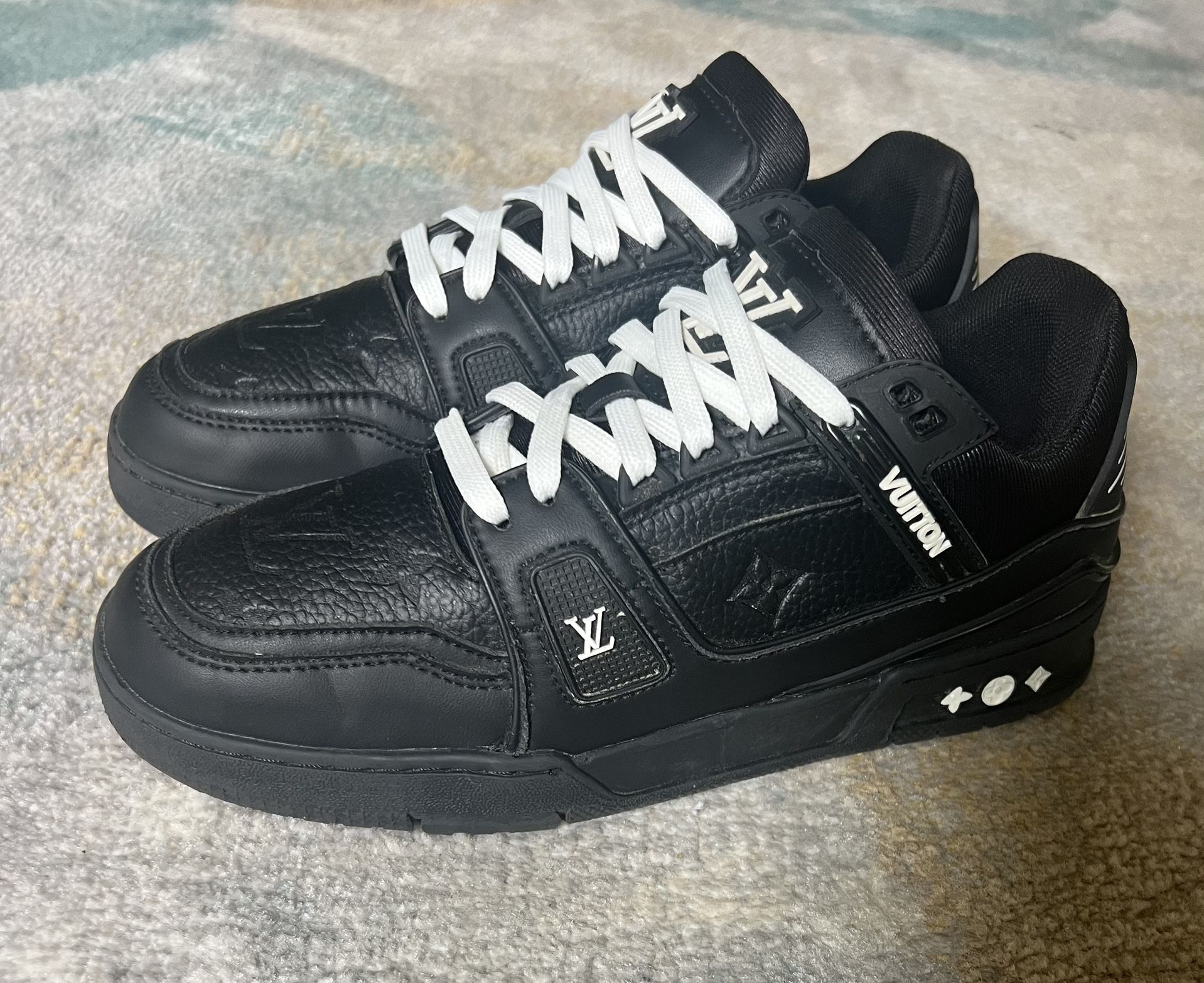 Men Louis Vuitton Sneakers Size 7 $100