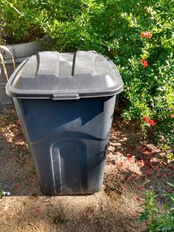 Trash Cans With Wheels