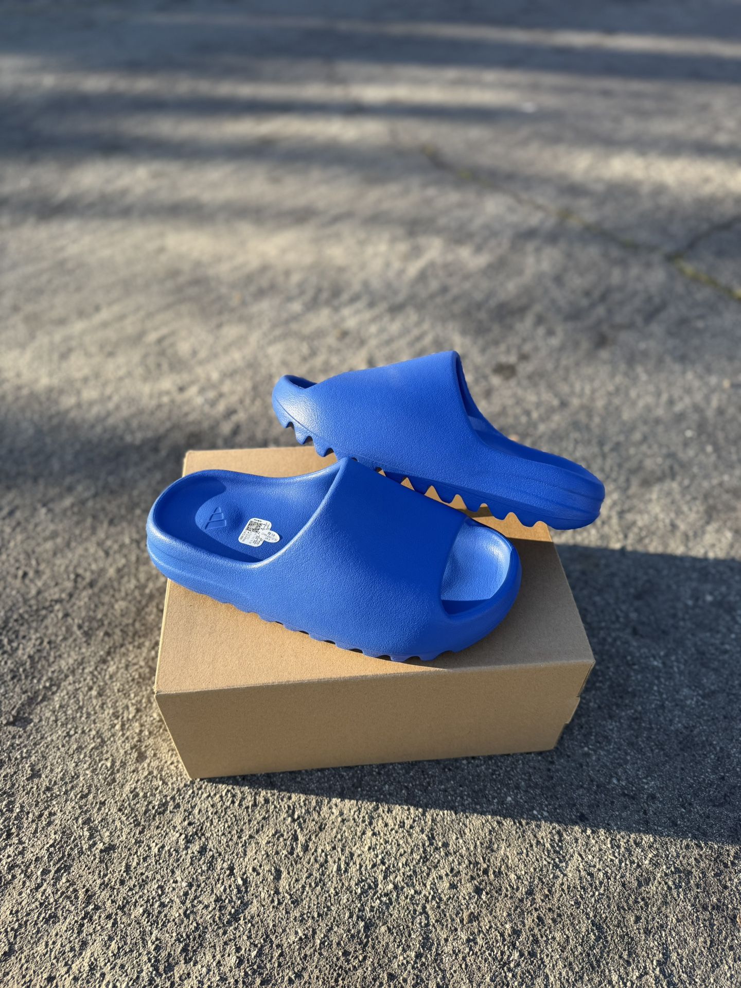 Yeezy Slide Azure Size 8 Men Brand New