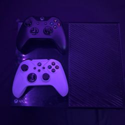 Xbox one 500GB with Two Controllers 