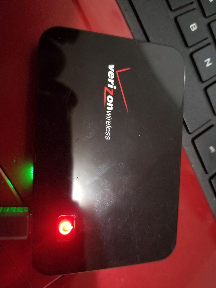 Verizon Wireless Novatel MiFi 2200 Wi-Fi Intelligent 3G Mobile Hotspot Modem