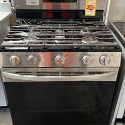 LG LRGLS 5.8 cu. ft. Stove KM7