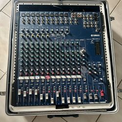Yamaha MG166cx 16 Channel Analog Mixer with FX and Rack Case