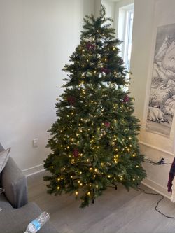 7.5” Pre-lit Artifical Christmas Tree (600 Warm LED Lights)