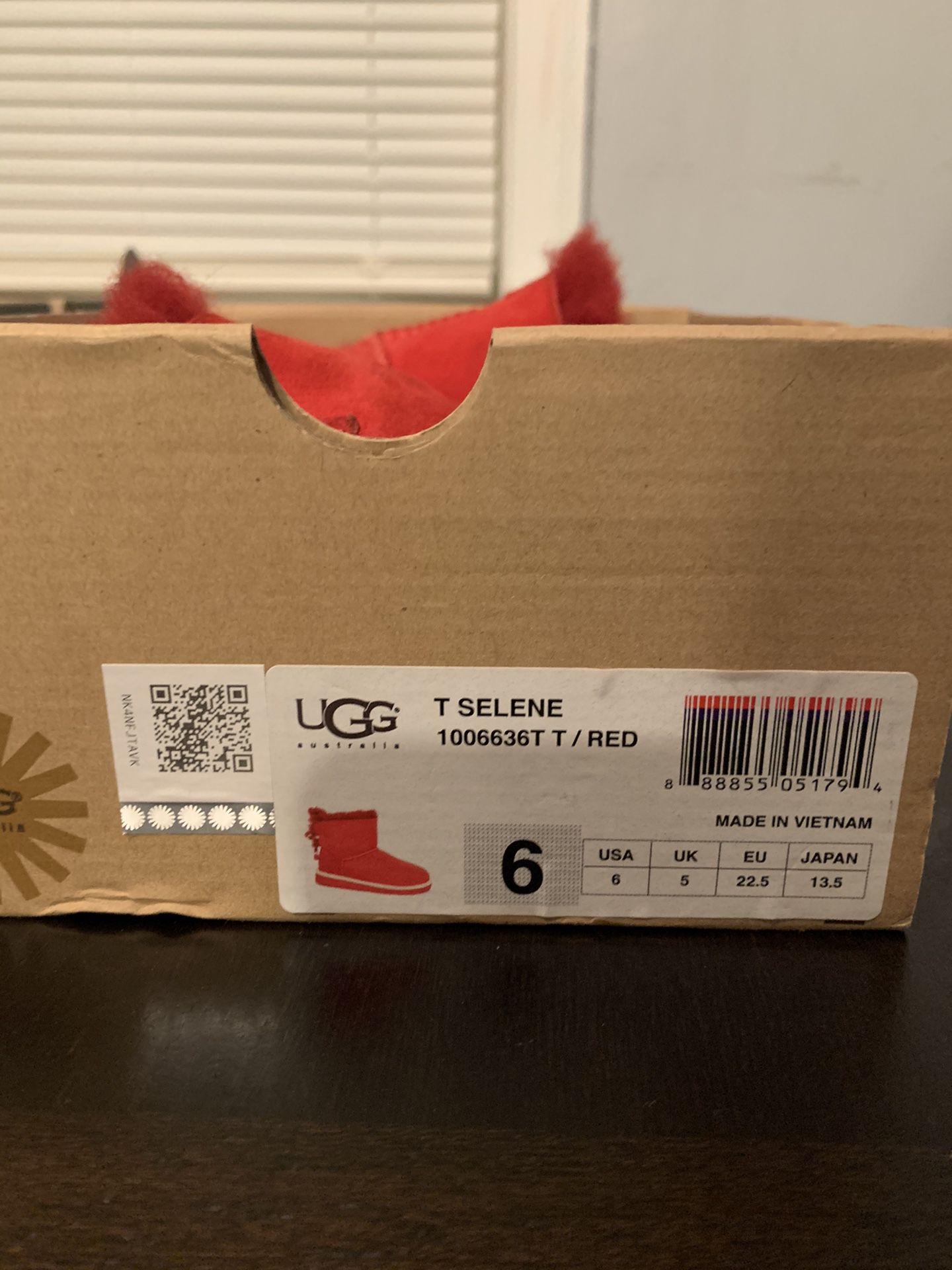 TODDLER UGGS SIZE 6 Red