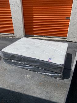 NEW QUEEN REGULAR  MATTRESS AND BOX SPRING-2pcs
