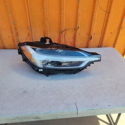 2018,,2021 Volvo  XC60  Right Headlight Led 