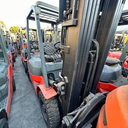 Toyota m7 Forklift 4 stage pneumatic 6000 lb