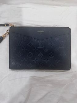 Louis Vuitton pochette melanie MM wristlet bag leather LV bag excellent condition black