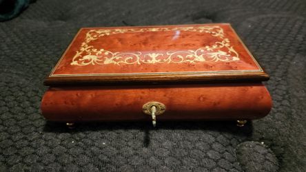 Wooden Inlay Jewelry Box with Lock and Key