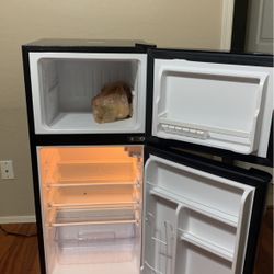 Frigidaire 4.5 Ft Platinum Mini-fridge 
