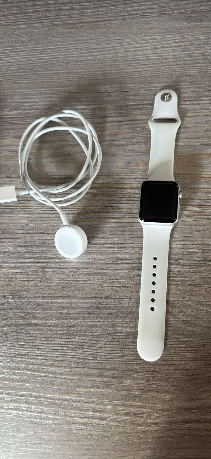 Excellent condition Apple Series 3 Watch with brand new bands