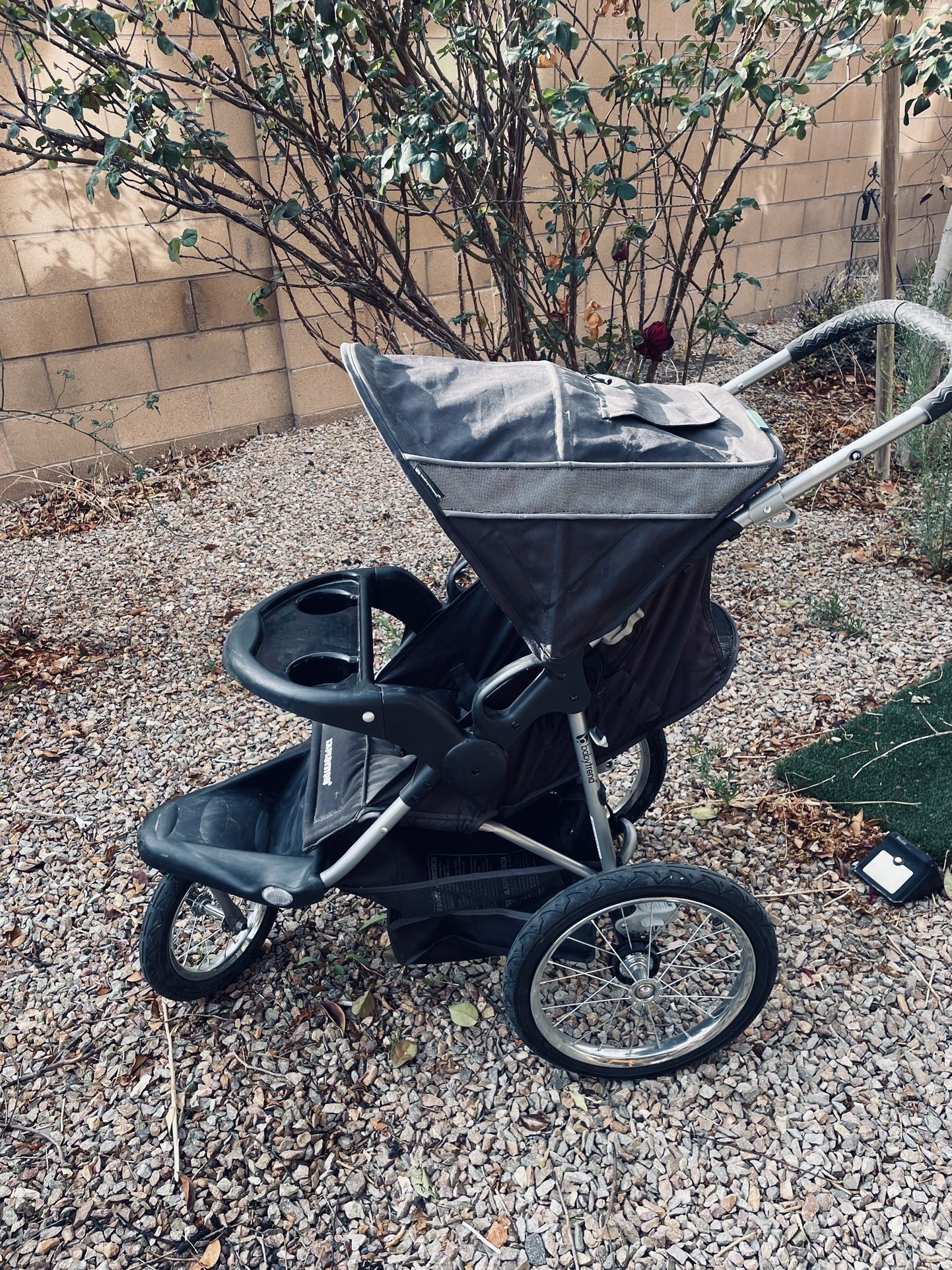 Baby Trend Expedition Jogger Stroller 🛴🌟  📍 Pickup: Durango and 215  	•	Smooth-rolling jogger stroller with all-terrain wheels 🚴‍♀️. 	•	Easy-to-us