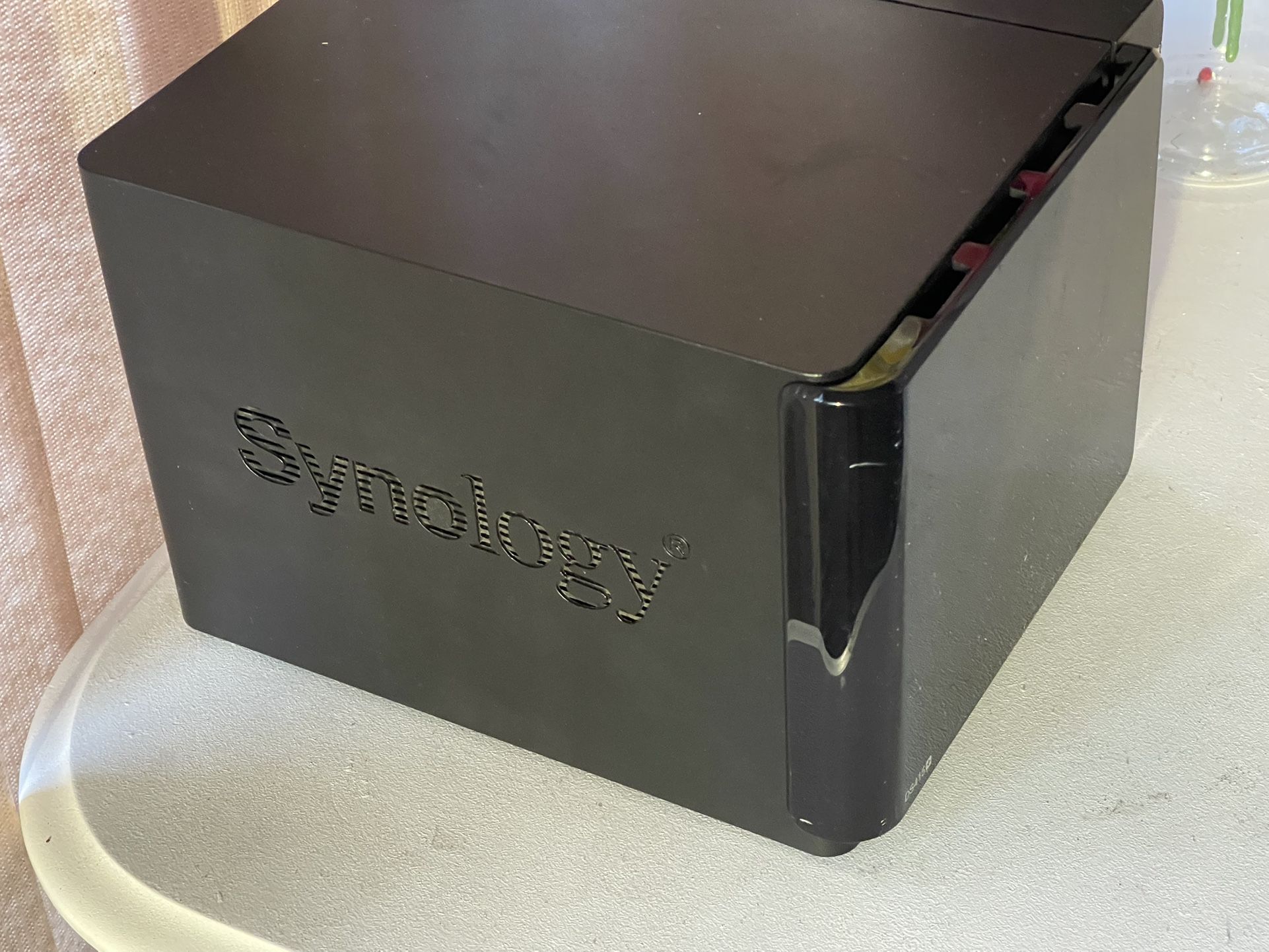 Synology DS415+ 4 bay NAS, 2 x 2TB (4TB) WD RED Drives, 8gb ram & Power Supply