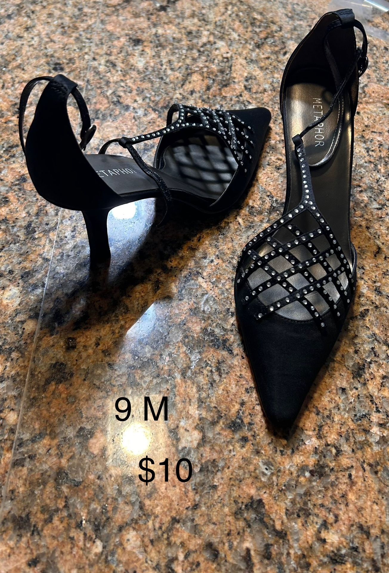 Lots of Women’s Shoes!!