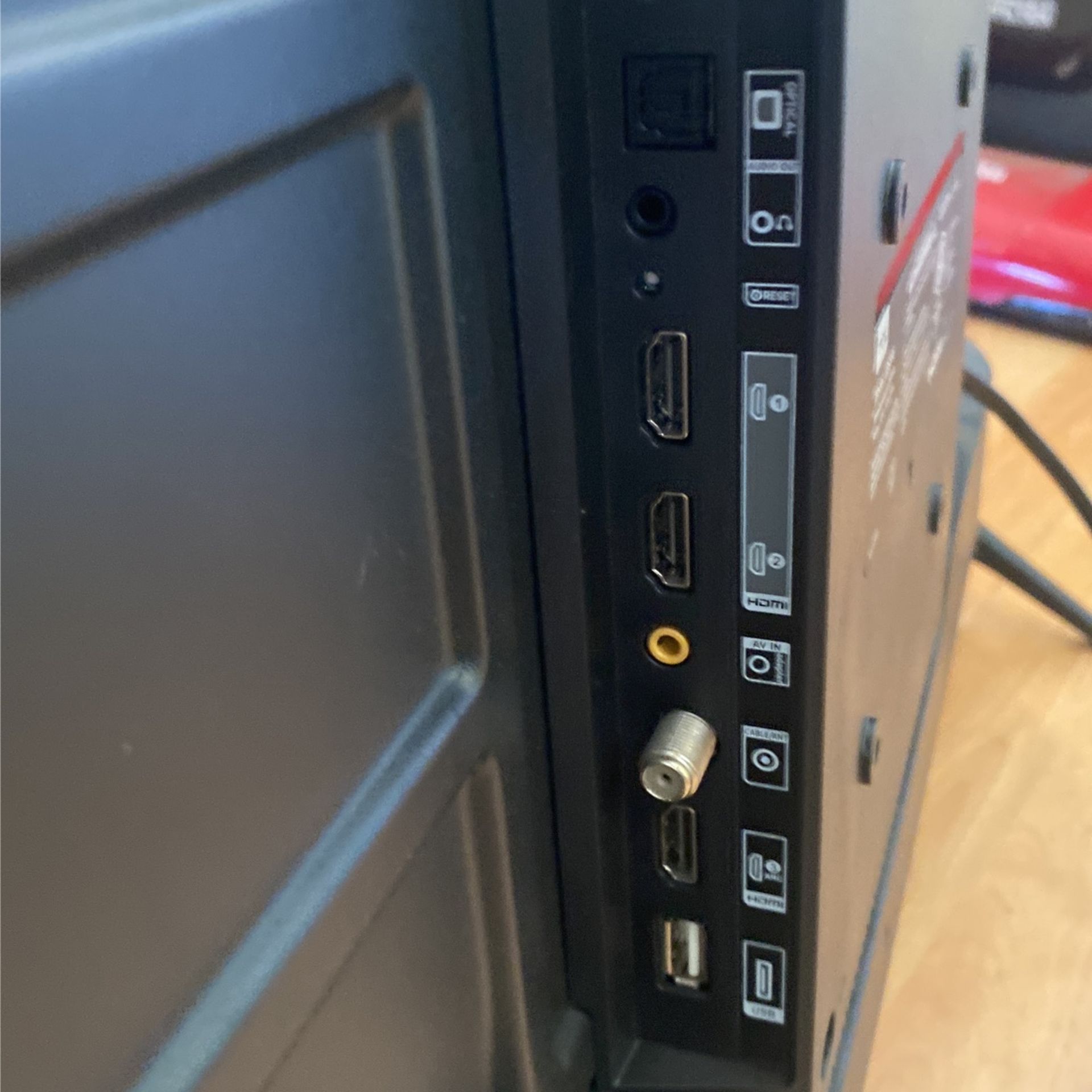 TCL 32” 720P Roku TV