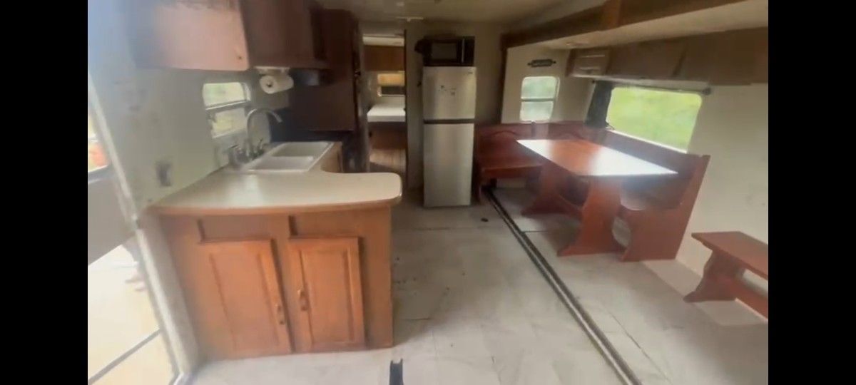RV Trailer 2007 33ft