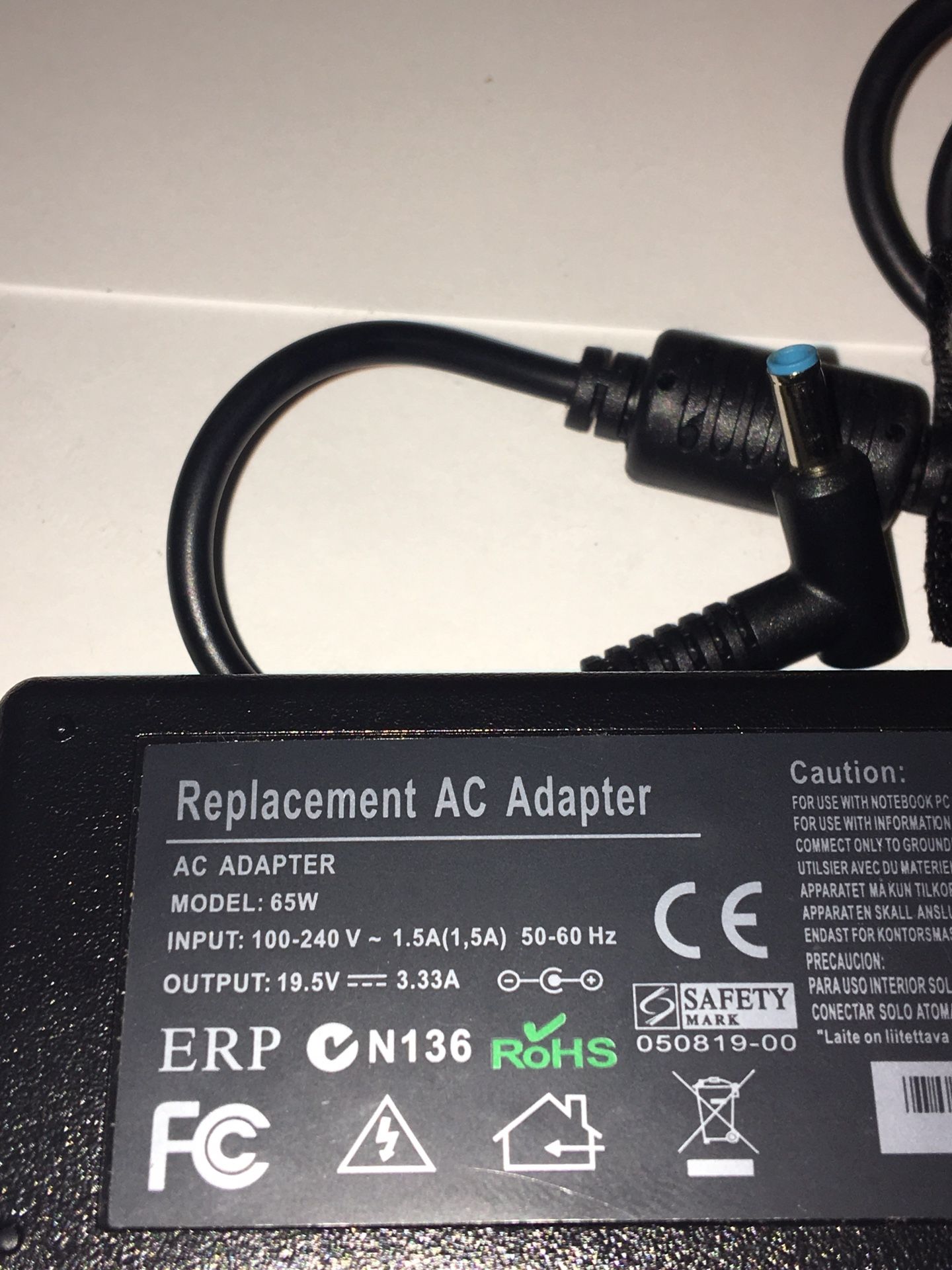 Compatible HP laptop 65 watts 3.3 Amps blue tip