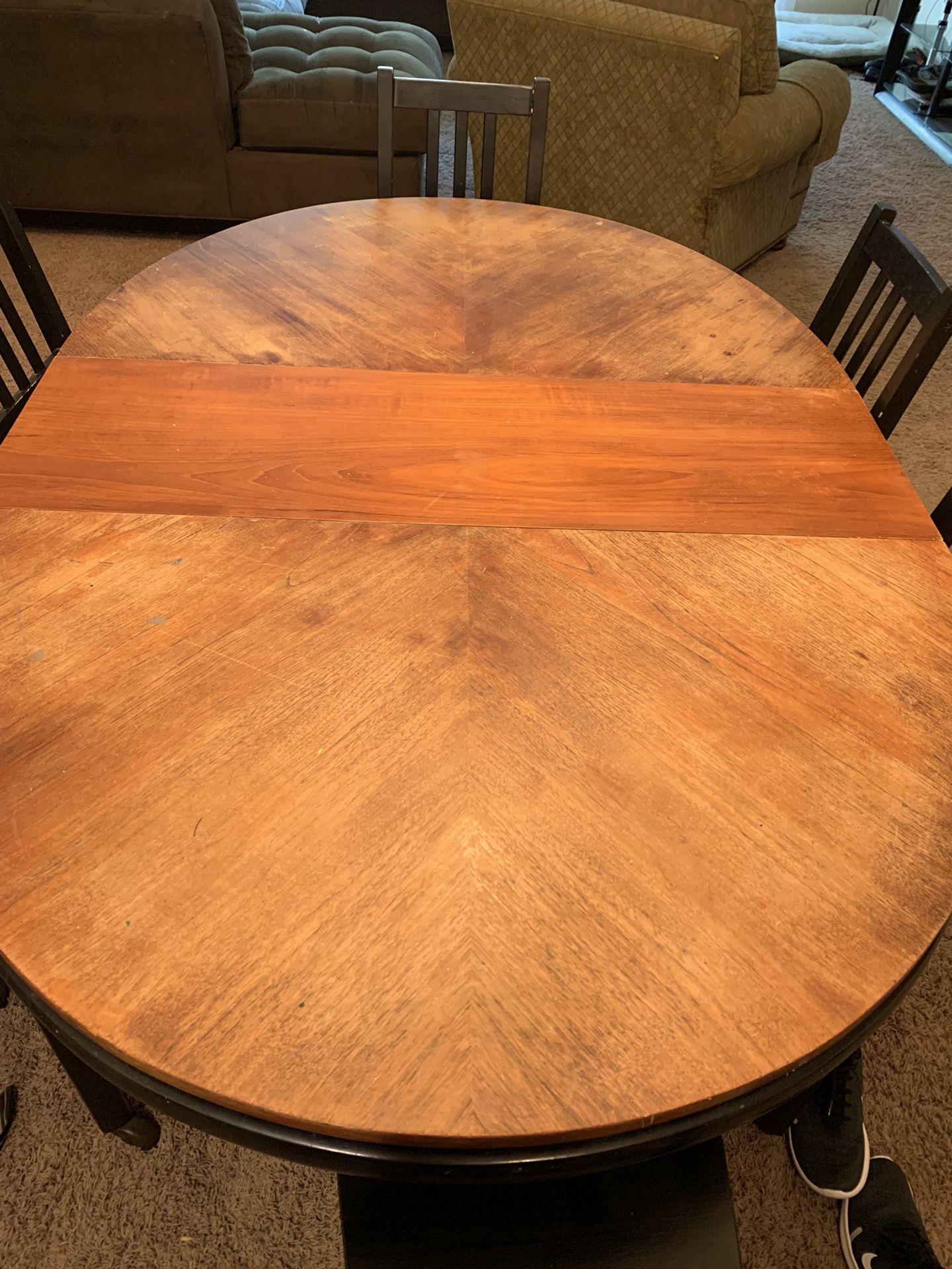 Dining room table with 3 leaves