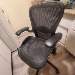 Herman Miller Aeron Chair Size A fully loader