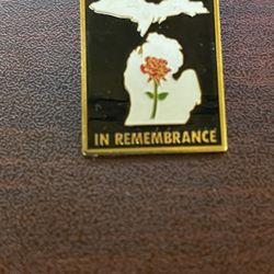 Michigan “In Remembrance” Lapel Pin – $3