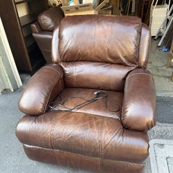 Jerome’s Leather Electric Recliner