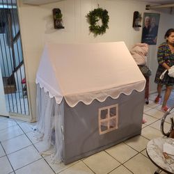 Girls Play House With Lights 