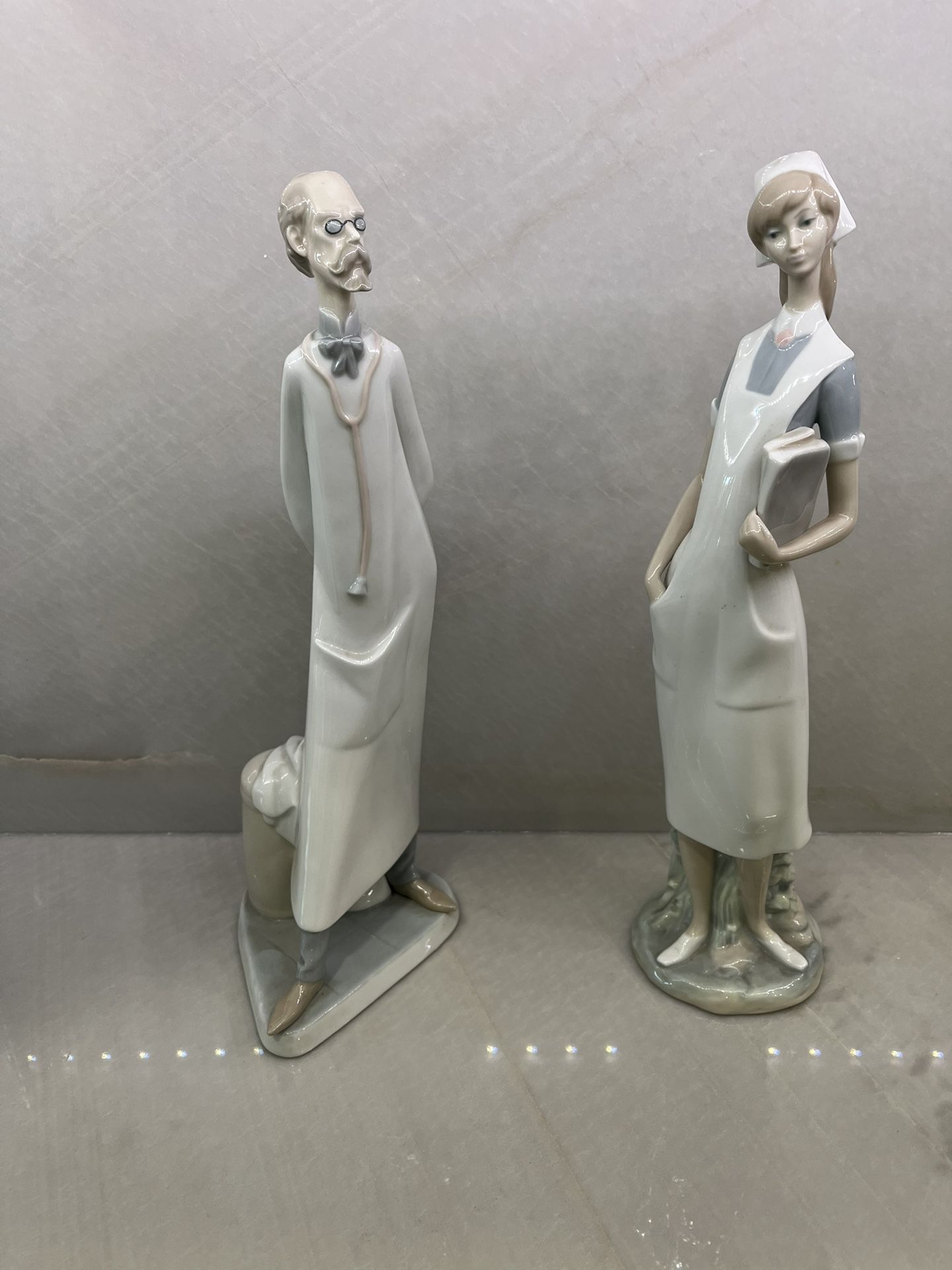 LLADRO Figurines Doctor and Nurse