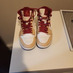 Air Jordan 1 Mid Light Curry 