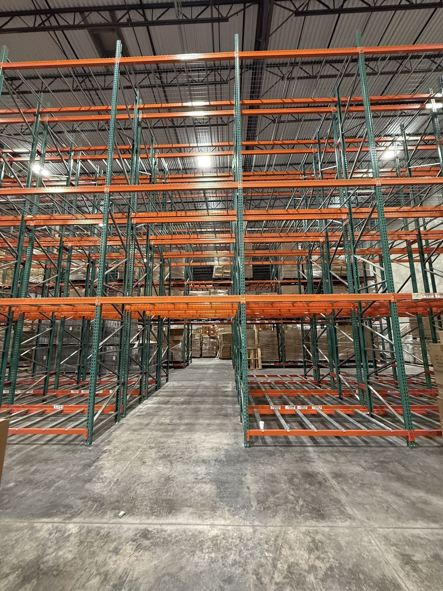Premium Used Pallet Racking Beams Uprights Wire Decks Teardrop Pallet Racks