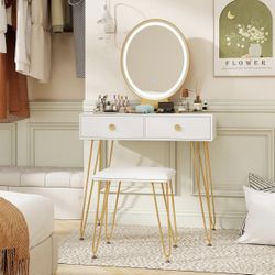Vanity Table Set w/Lighted Oval Mirror (W6768)