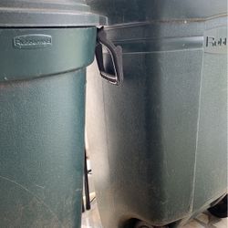 Trash Cans 