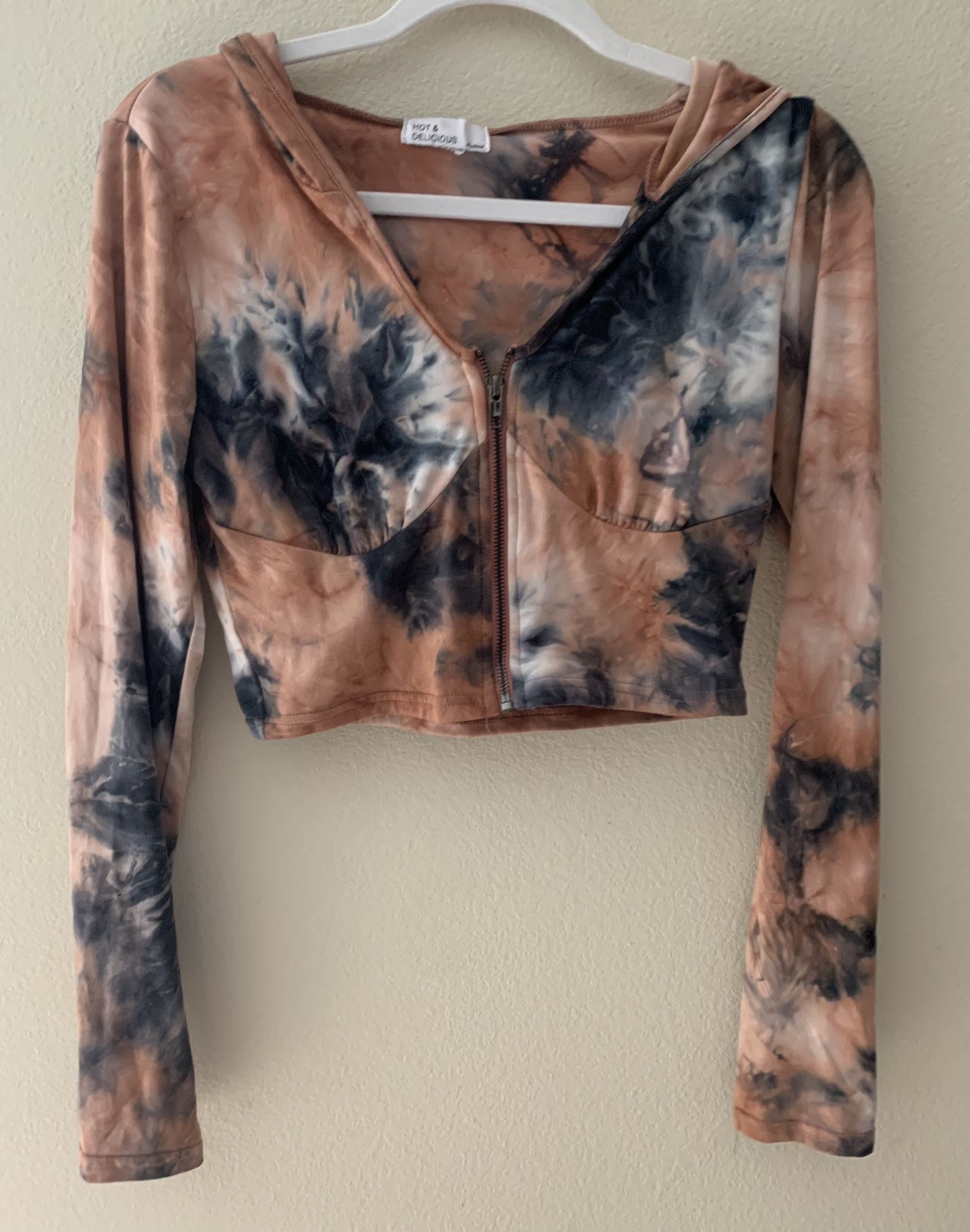 Long Sleeves Zip Up Hooded Crop Top By Hot & Delicious Clothing Size M.