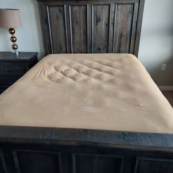 Nice Rustic Wood Queen Bed & Nighstand