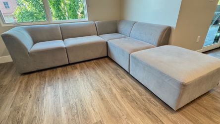 AllModern Pratt 5-Piece Sectional Sofa Excellent Condition - Local Pickup Only