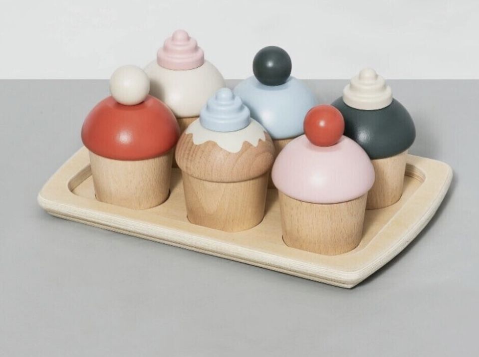 Hearth And Hand With Magnolia Cupcakes Set