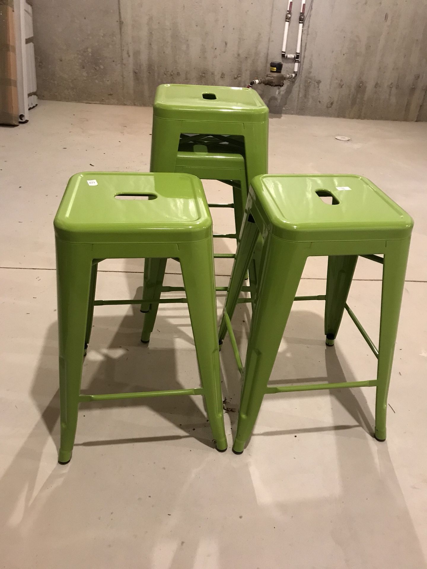Wow....Vibrant Green Bar Stools! (4 stools)