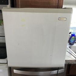 Mini Fridge 