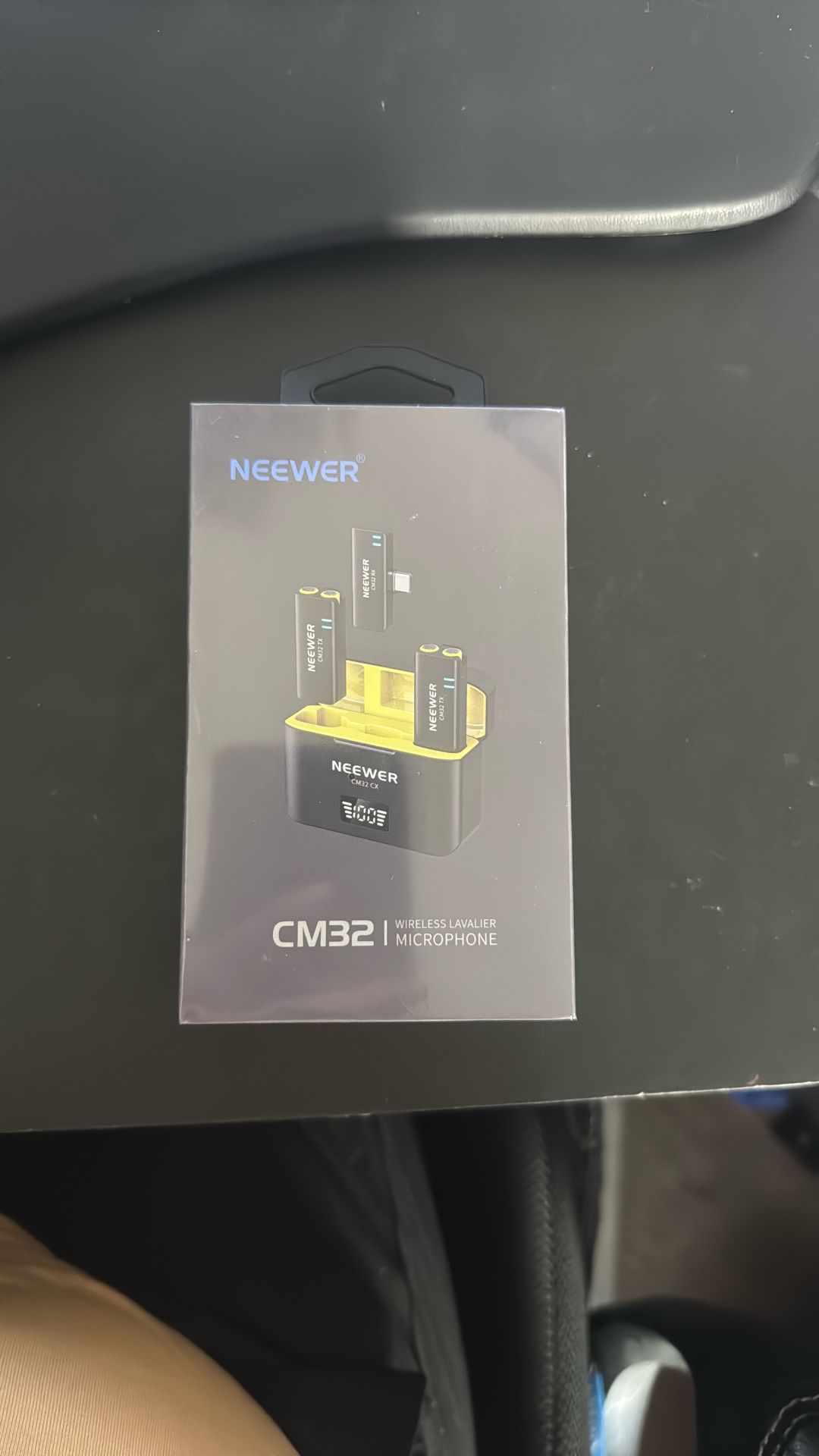 🎤 Neewer CM32 Wireless Lavalier Microphone with Charging Case – For Android