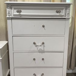 White Dresser With Matching Nightstand