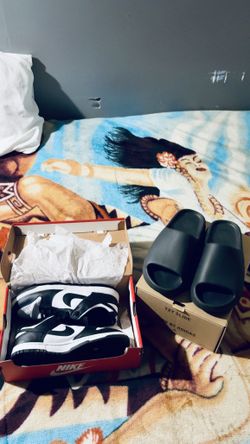 Both Size 8.5 Nike Panda Dunks & Yeezy Black Onyx Slides PICK UP ONLY Elyria Ohio