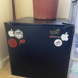 Black & Decker Mini Fridge 