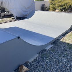 Mini Skate Ramp / Half Pipe
