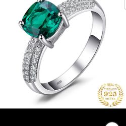 925 Sterling Silver Emerald Ladies Ring 