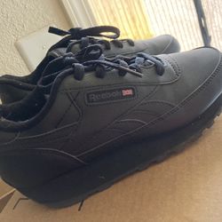 7.5 Reebok Shoes