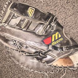 Mizuno Left Handed First Baseman Glove