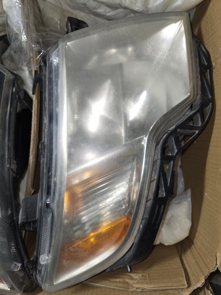 For 2007 2008 2009 2010 Ford Edge Halogen Headlight Pair Set (Left + Right) β Used Condition